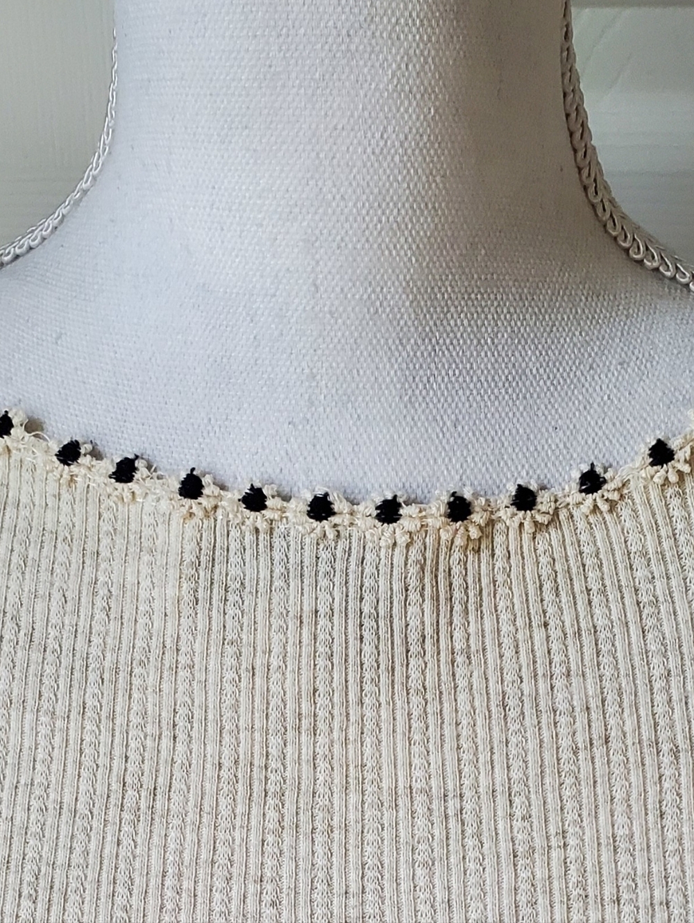 Francine B 90's Ribbed Knit Top Oatmeal Short Sleeve Flower Trim Neckline Size L - Picture 3 of 8